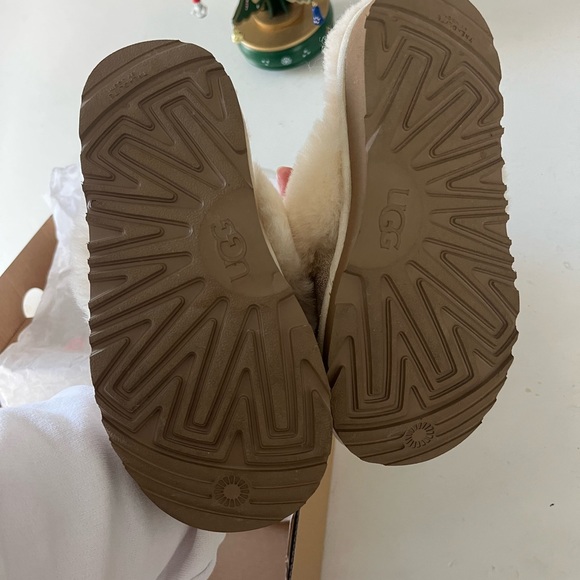 UGG Metallic Shearling Slide Sandals - Picture 4 of 7